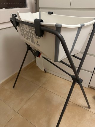 Bañera Stokke con patas para bebé