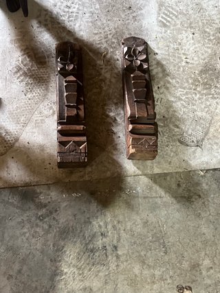 Figuras de madera tallada