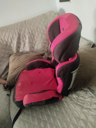 Asiento coche bebé rojo y negro