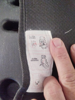 Asiento coche bebé rojo y negro