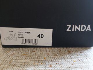 Sandalias marca Zinda ante color camel