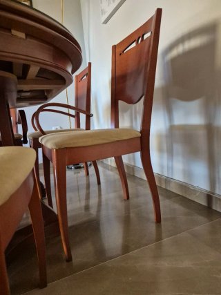 Mesa de madera de comedor y 6 sillas madera y tela
