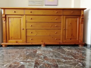 Mueble de madera rústico