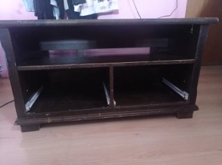 Mesa de madera oscura