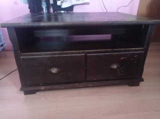 Mesa de madera oscura