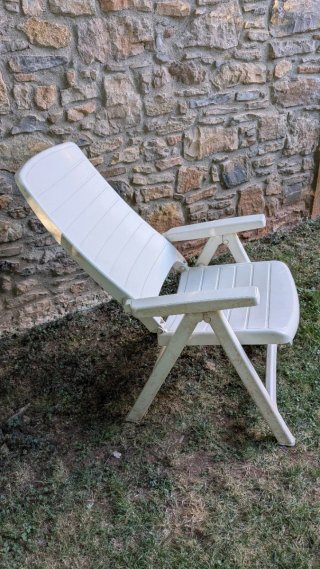 Silla de jardín plegable blanca