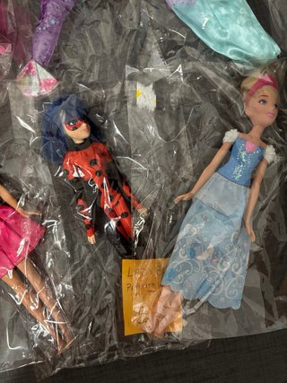 Lote 6 muñecas Barbie y similares
