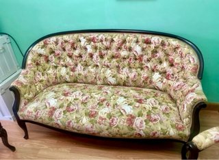 Sofá Isabelino Floral Tela y Madera