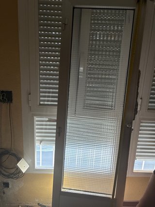 Puerta despensa de aluminio