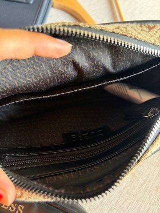 Bolso Guess Monogram Marrón y Beige
