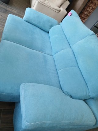 Sofá de tela azul