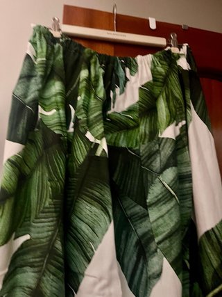 Falda larga estampada hojas tropicales