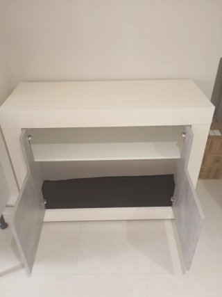 Mueble TV blanco y gris piedra