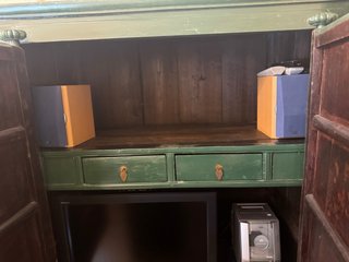 Mueble Chino Verde con herrajes dorados