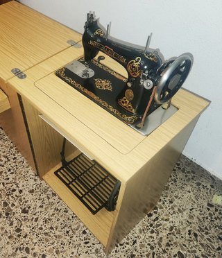 Máquina de coser ALFA (Modelo A / Cuello cisne)