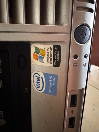 Ordenador HP XP con pantalla