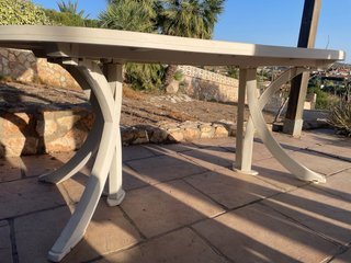 Mesa de jardín ovalada