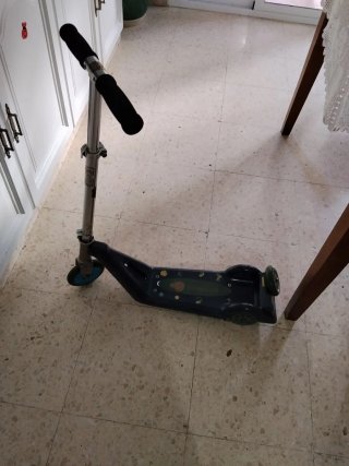 Patinete infantil con diseño de araña