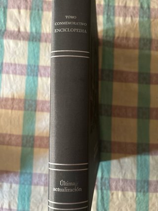 Enciclopedia tomo conmemorativo + Regalo.