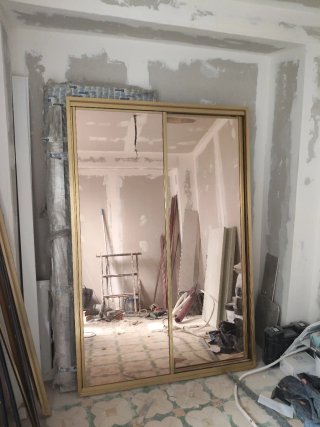 Puerta corredera con espejo
