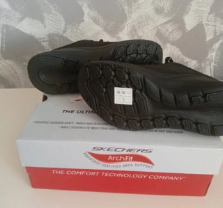 Skechers Arch Fit Black Sneakers Brand New