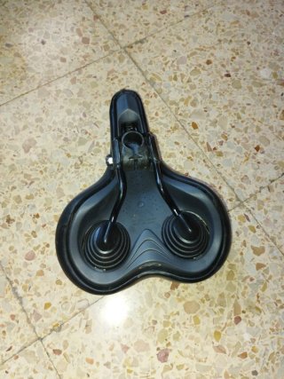 Sillín de bicicleta negro