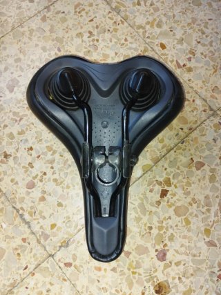 Sillín de bicicleta negro