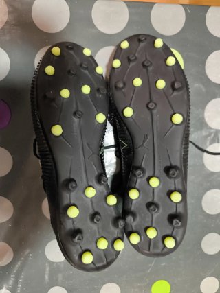 Botas de fútbol Nike negras y verdes