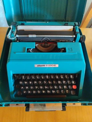 Máquina de escribir Olivetti STUDIO 45
