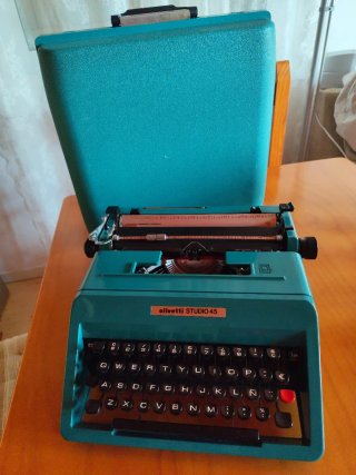 Máquina de escribir Olivetti STUDIO 45
