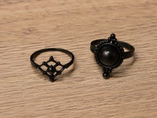 Anillos negros para mujer