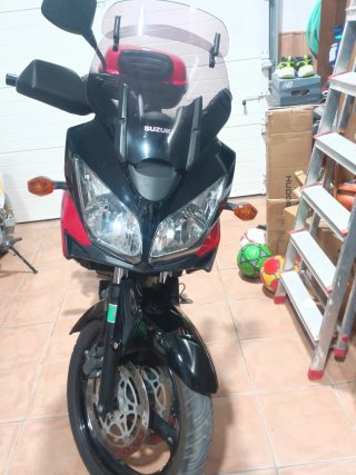 Suzuki V-Strom 650  Roja