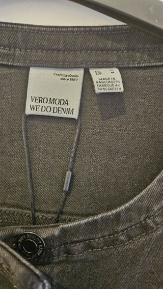 Cazadora vaquera Vero Moda negra