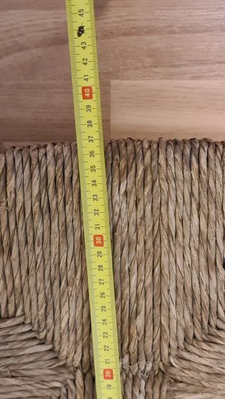 Taburete antiguo de enea y madera