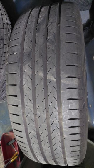 Neumático 235/60/18