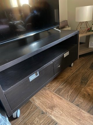 Mueble TV Ikea Negro con Ruedas