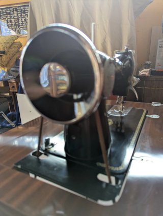 Máquina de coser Alfa con mueble