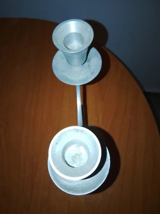 Candelabro de metal plateado
