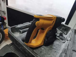 Taladro percutor a batería DeWalt 24V para piezas