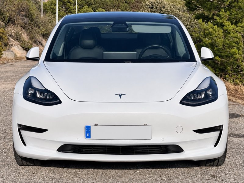 Tesla Model 3 2021 - foto 1