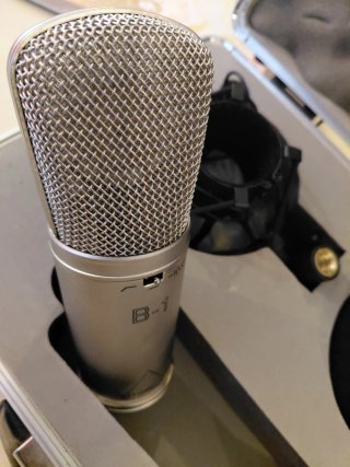 BEHRINGER B1 Micrófono Gran Diafragma B-1