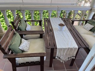 Conjunto Mesa, Banco y 2 Sillones Madera