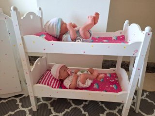 Litera para bebés con bebés incluidos