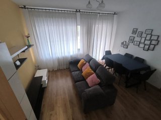 Se alquilan 2 habitaciones amplio, luminoso tranqu