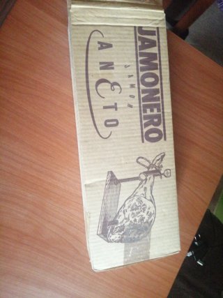 Jamonero de madera y metal