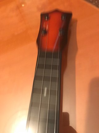 Guitarra española de juguete