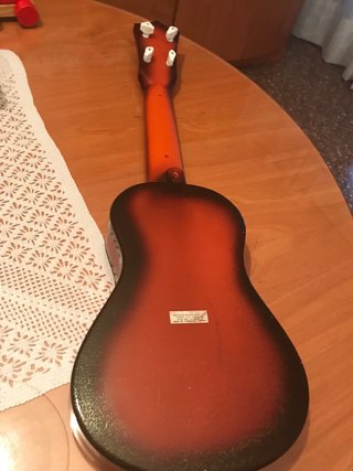 Guitarra española de juguete