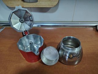 Cafetera Monix Inducción 2 Tazas Roja