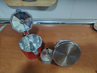 Cafetera Monix Inducción 2 Tazas Roja