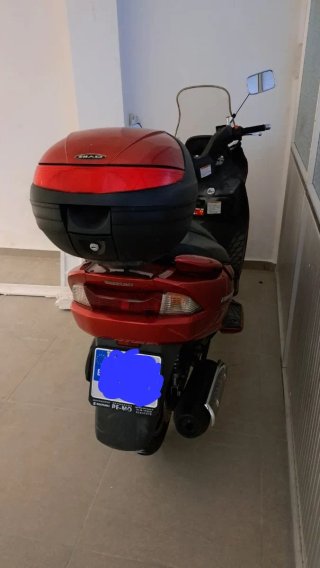 Suzuki Burgman 125cc Roja y Negra